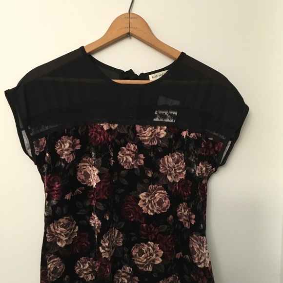 Super cute women floral blouse - Picture 2 of 4